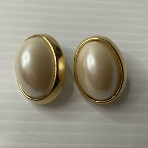 VTG Trifari Faux Cream Pearl Cabochon Earrings Estate Classic